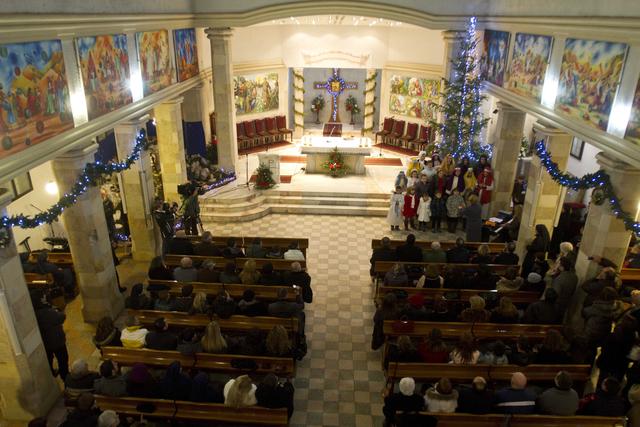 Presidenti Begaj dhe kryeministri Rama urojnë Krishtlindjen