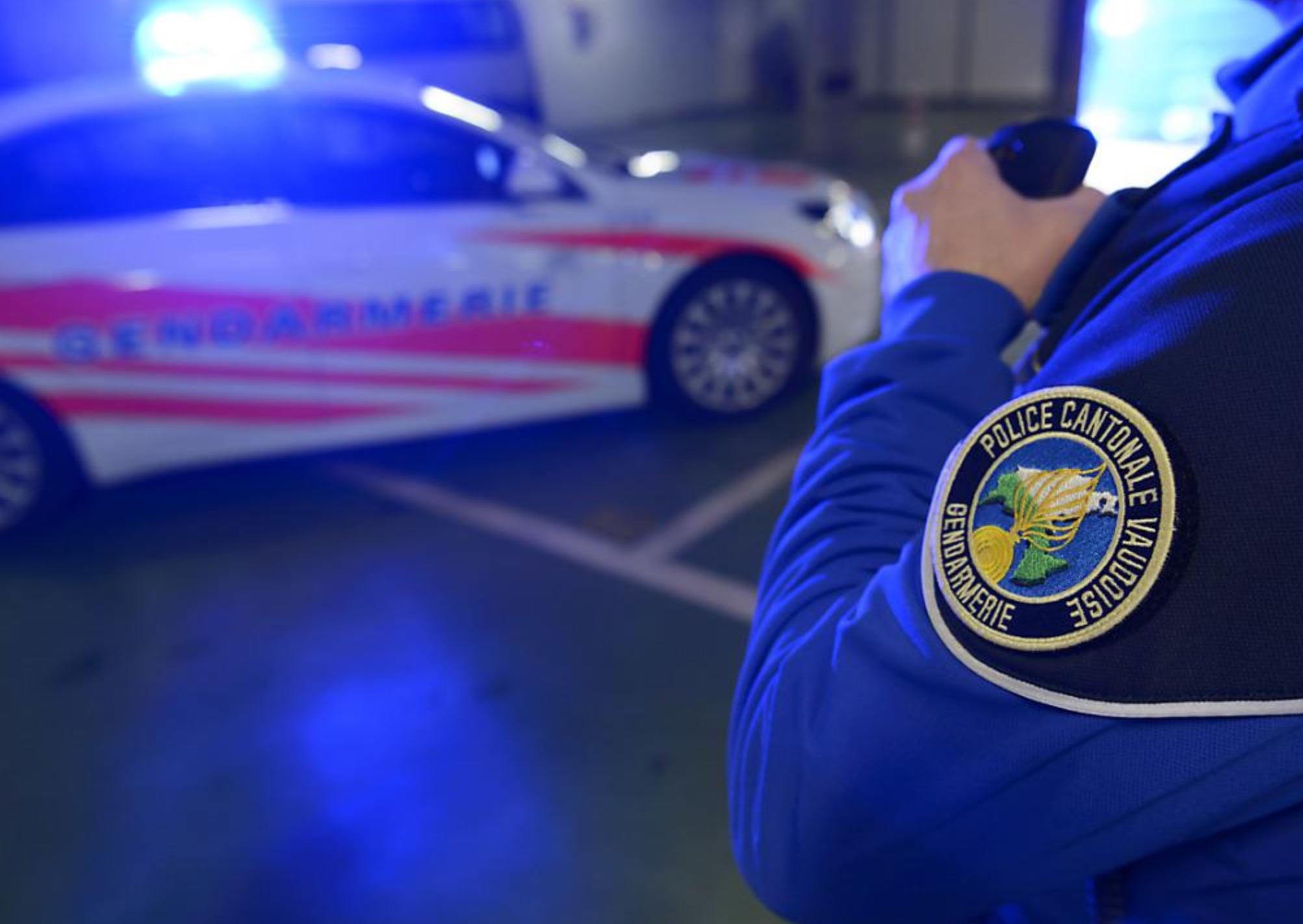 Lozanë  Gjatë operacionit policor një njeri bie nga ballkoni dhe vdes