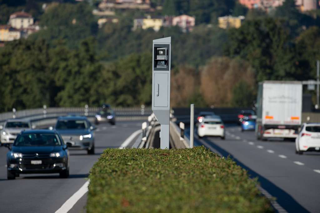 Aargau: Qeveria aprovon iniciativën për leje para se të vendosen kamerat fikse të shpejtësisë