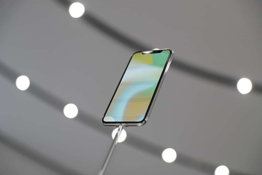 BE gjobit Apple dhe Meta