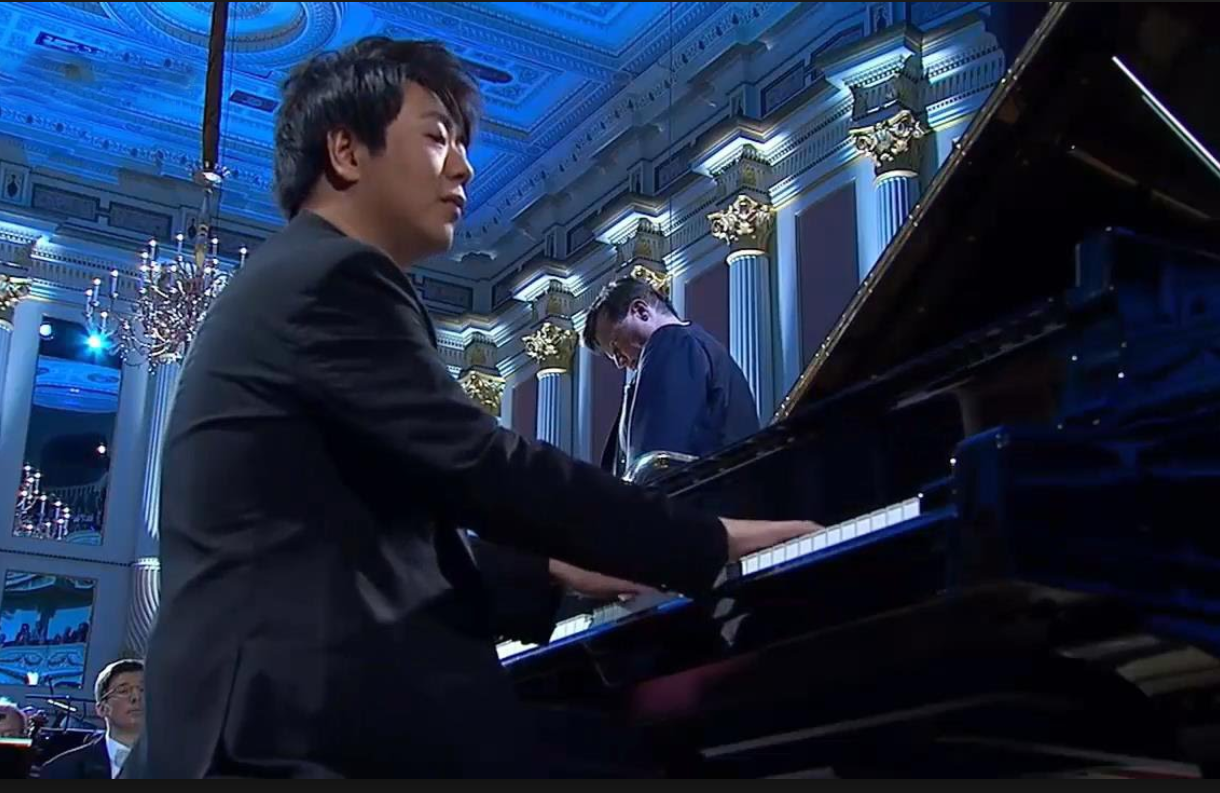 По окончанию концерта пианисты остались в зале. Ланг Ланг пианист. Лан Лан пианист. Lang lang пианист. Китайский пианист виртуоз Лан Лан.