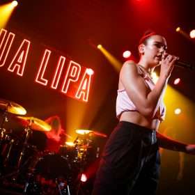 Të gjitha biletat e shitura, Dua Lipa sot performon në Cyrih