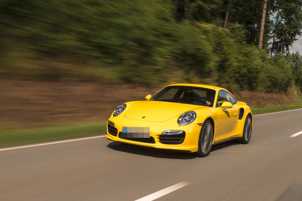 Ukrainasi me ndihma sociale nget Porsche  Gjobitet me 67 000 franga