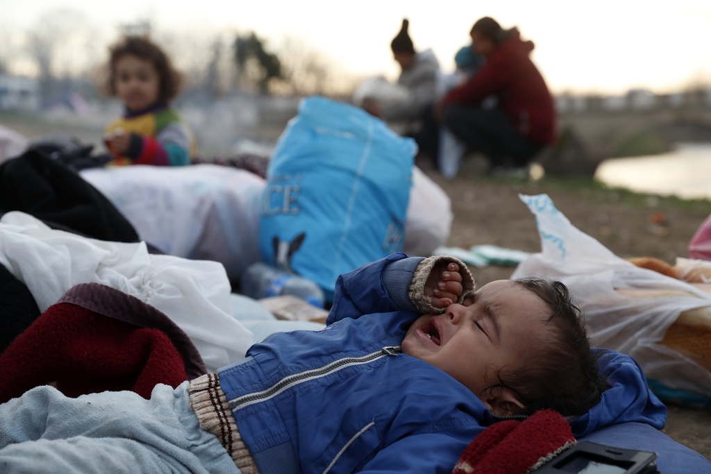BE-ja shënon rënie të emigracionit, por kujt po i cenohen të drejtat?