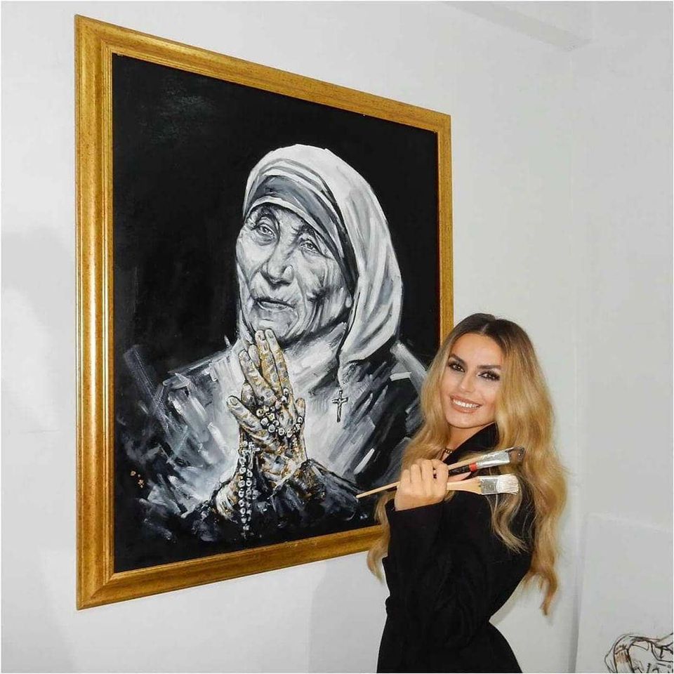 “Nënë Tereza” një punim i mrekullueshëm nga piktorja shqiptare, Saranda Xhemajli