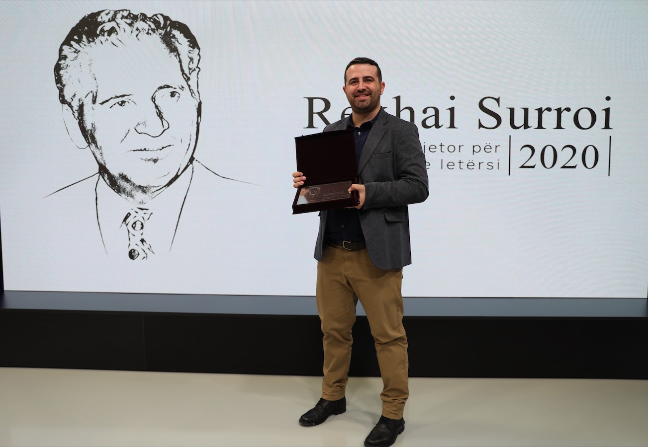 Romani i Shkumbin Gashit nga Zvicra nderohet me çmimin “Rexhai Surroi”