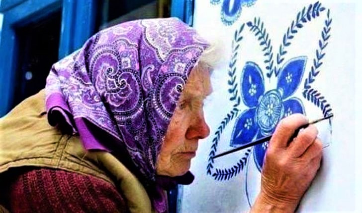 91-vjeçarja që me pikturimin e saj shndërroi fshatin e saj në Galeri Arti