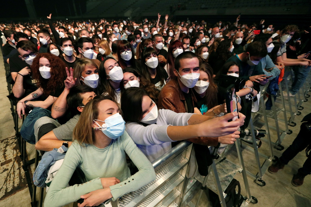 Spanjë: Rikthehen koncertet, 5 mijë njerëz shijojnë muzikën rock