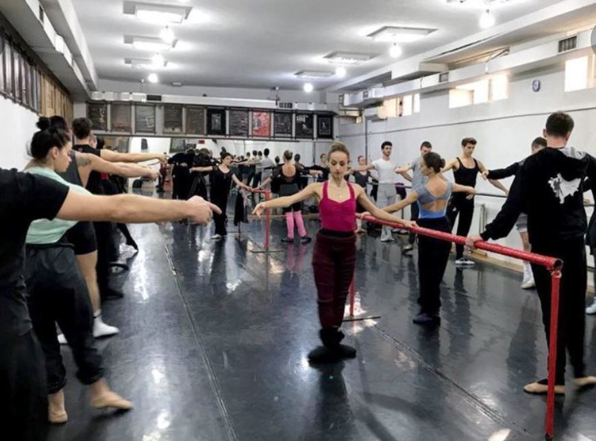Sonte në TV Arte: “Baleti Kombëtar i Kosovës vallëzon për mbijetesë”