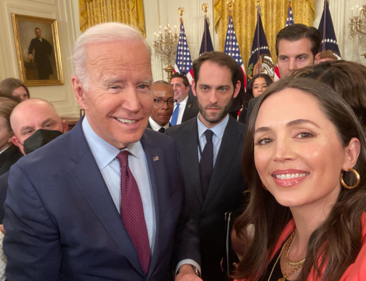 Eliza Dushku takohet me Joe Biden në Shtëpinë e Bardhë