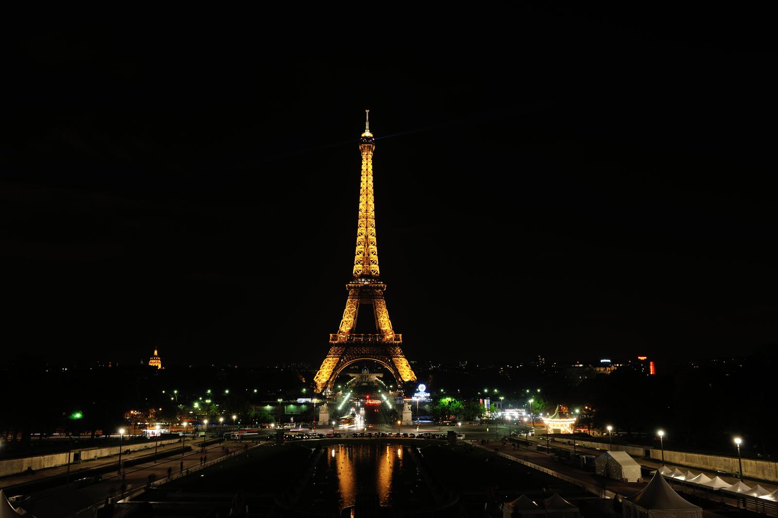 Eiffel do të ndalojë dritat në mbrëmje në nderim të figurës së Papa Françeskut