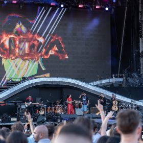 “Sunny Hill” publikon datat për vitin 2026