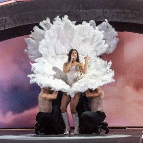 Dua Lipa publikon albumin dhe filmin koncertal “Live From Mexico”
