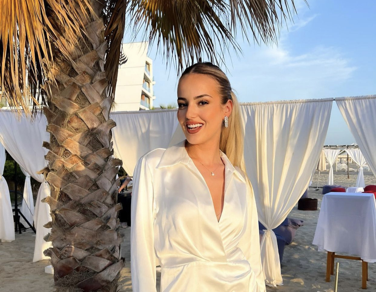 Edona kthehet në Cyrih me kurorën “Miss Grand Kosova 2022”