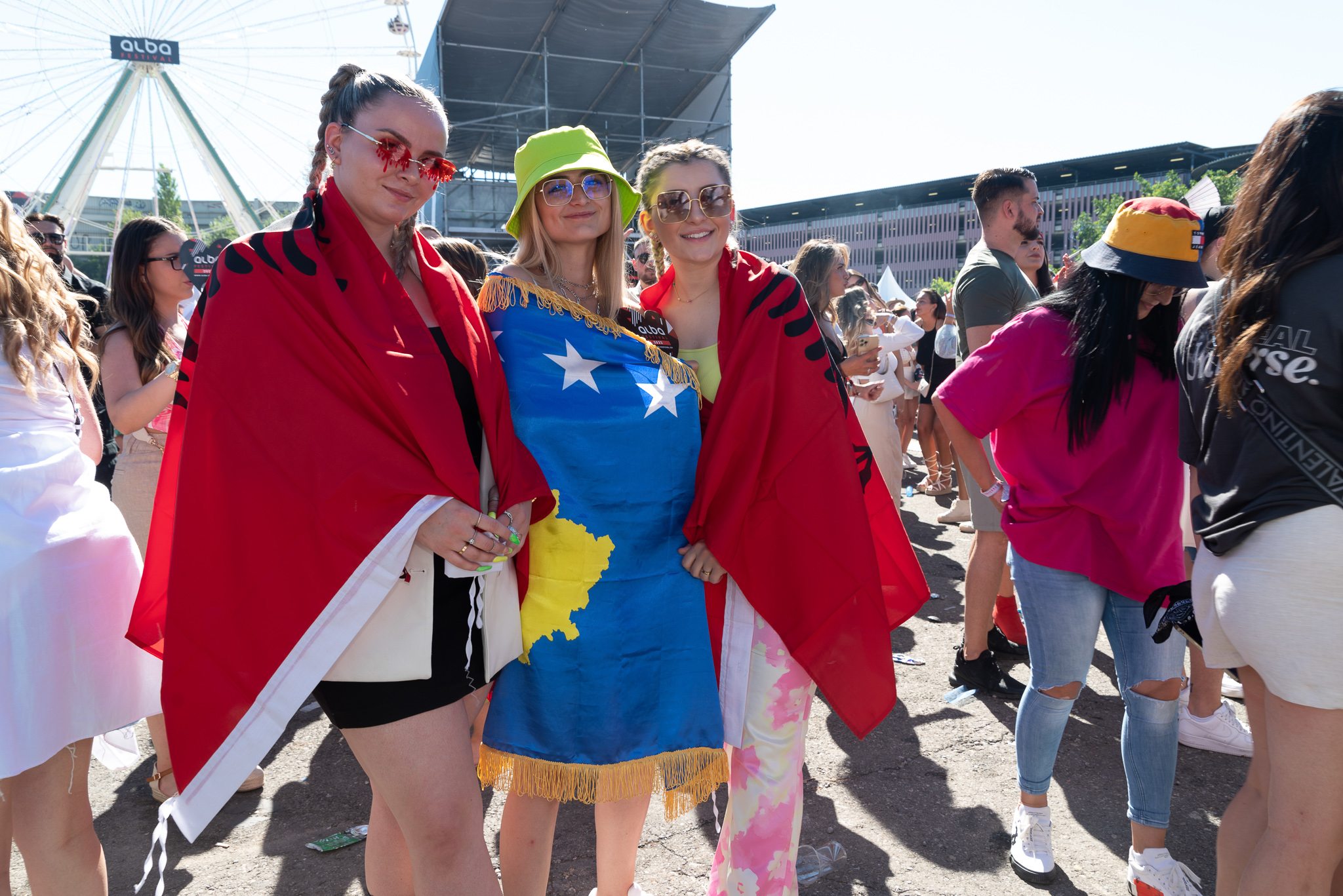 Komente antishqiptare në “20 Minuten” për Alba festivalin, gazeta kërkon falje