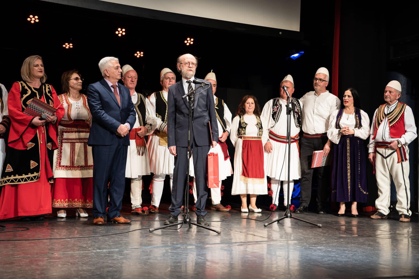 Valle e këngë tradicionale shqipe në koncertin artistik në Gjenevë