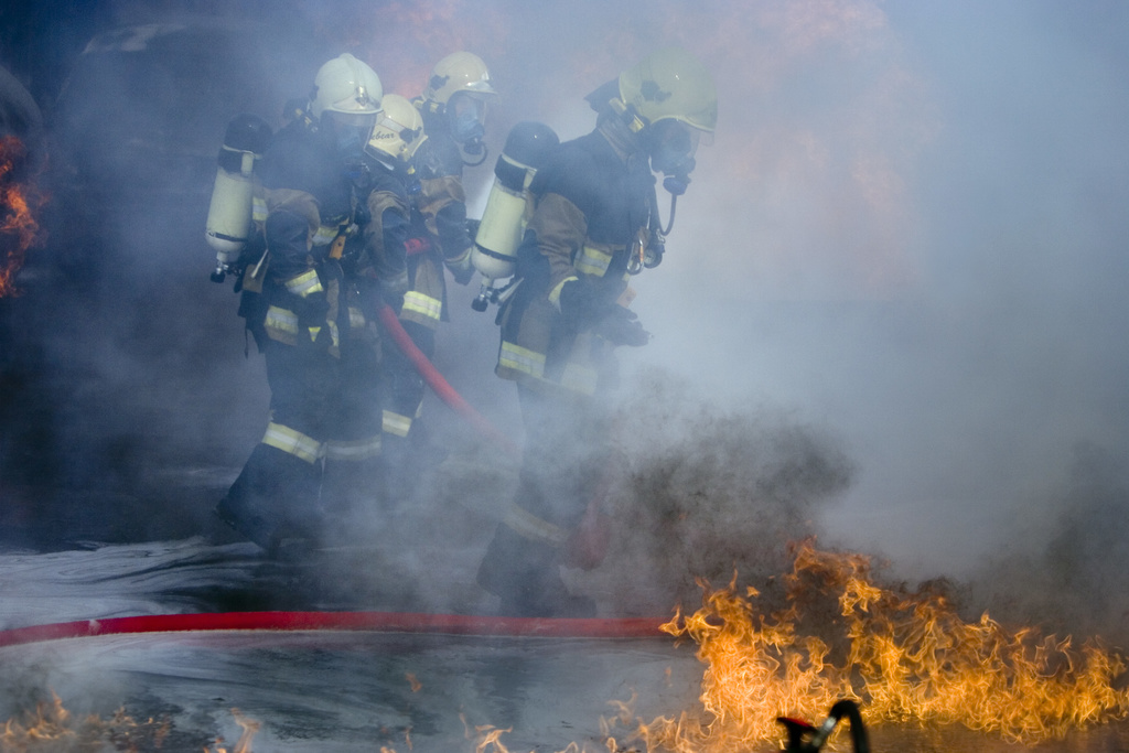 Pesë të vdekur si pasojë e zjarrit në një fabrikë në Greqi