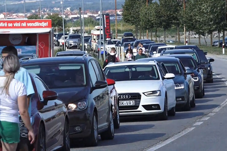 Deri në dy orë pritje për të dalë nga Kosova