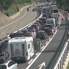 Kolona 10 kilometra në tunelin e Gotthardit, deri në 100 minuta pritje për drejtuesit e mjeteve