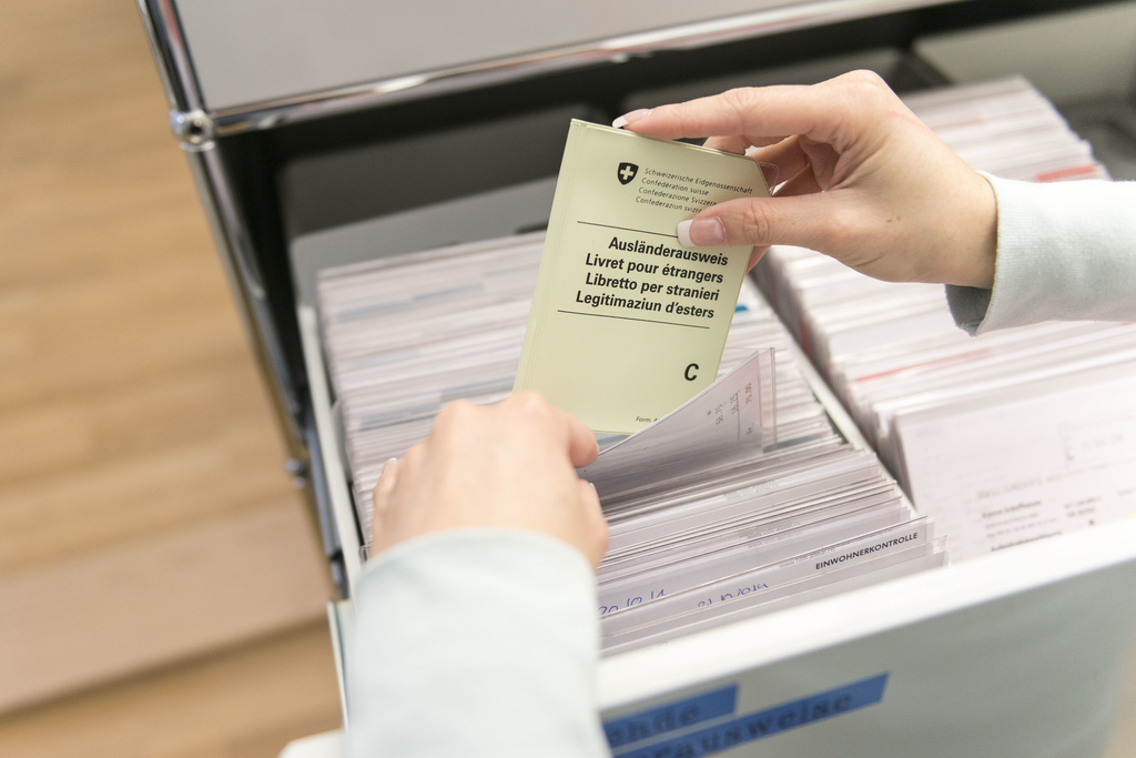 A rrezikoj të humbas lejen time të qëndrimit në Zvicër  C  nëse mbetem i papunë 