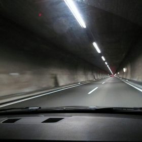 Mbyllja e tunelit San Bernardino në Zvicër: aksidenti që shkaktoi bllokimin
