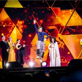 Kënga “Oj Kosovë” rrëmben çmimin kryesor në Festivalin e Këngës në RTK
