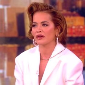 Rita Ora flet për kohën kur prindërit e saj u detyruan të iknin nga Kosova