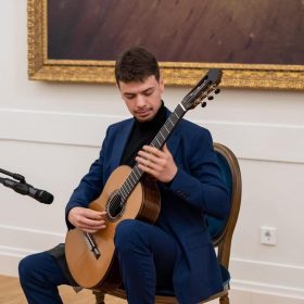 Diari, rrugës për t’u bërë një kitarist me renome botërore