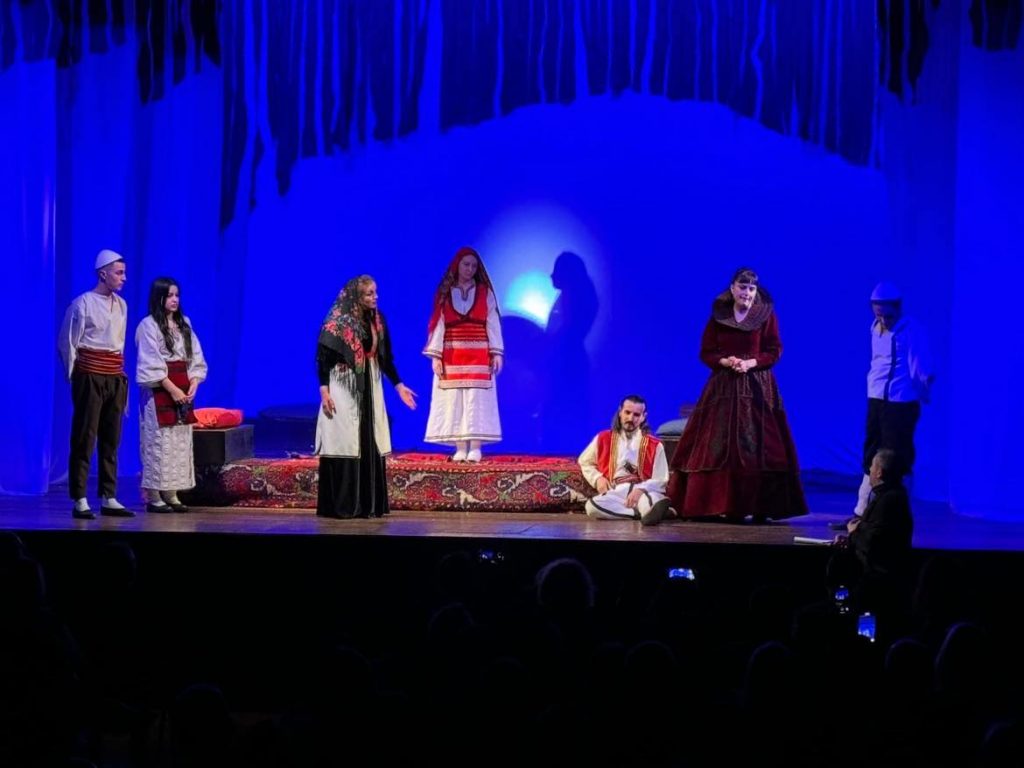 Shfaqja “Vdekja e Hijshme” e Teatrit të Preshevës u ndoq me interesim të madh nga publiku në Uster (ZH)