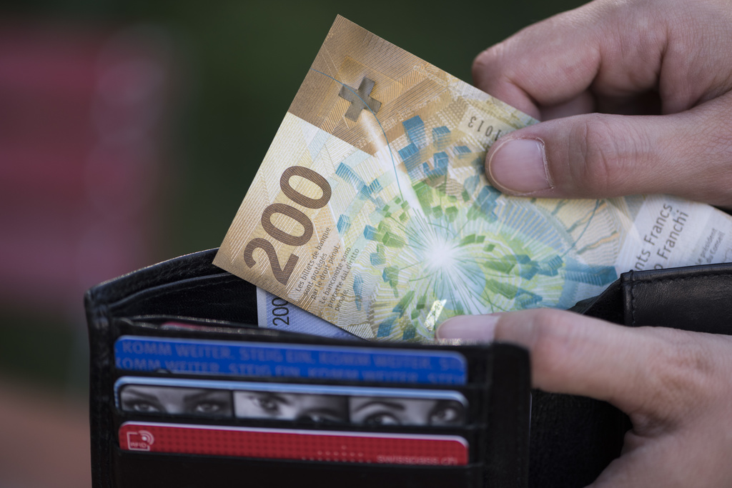 Zvicra paguan 40 milionë franga pensione gabimisht jashtë vendit
