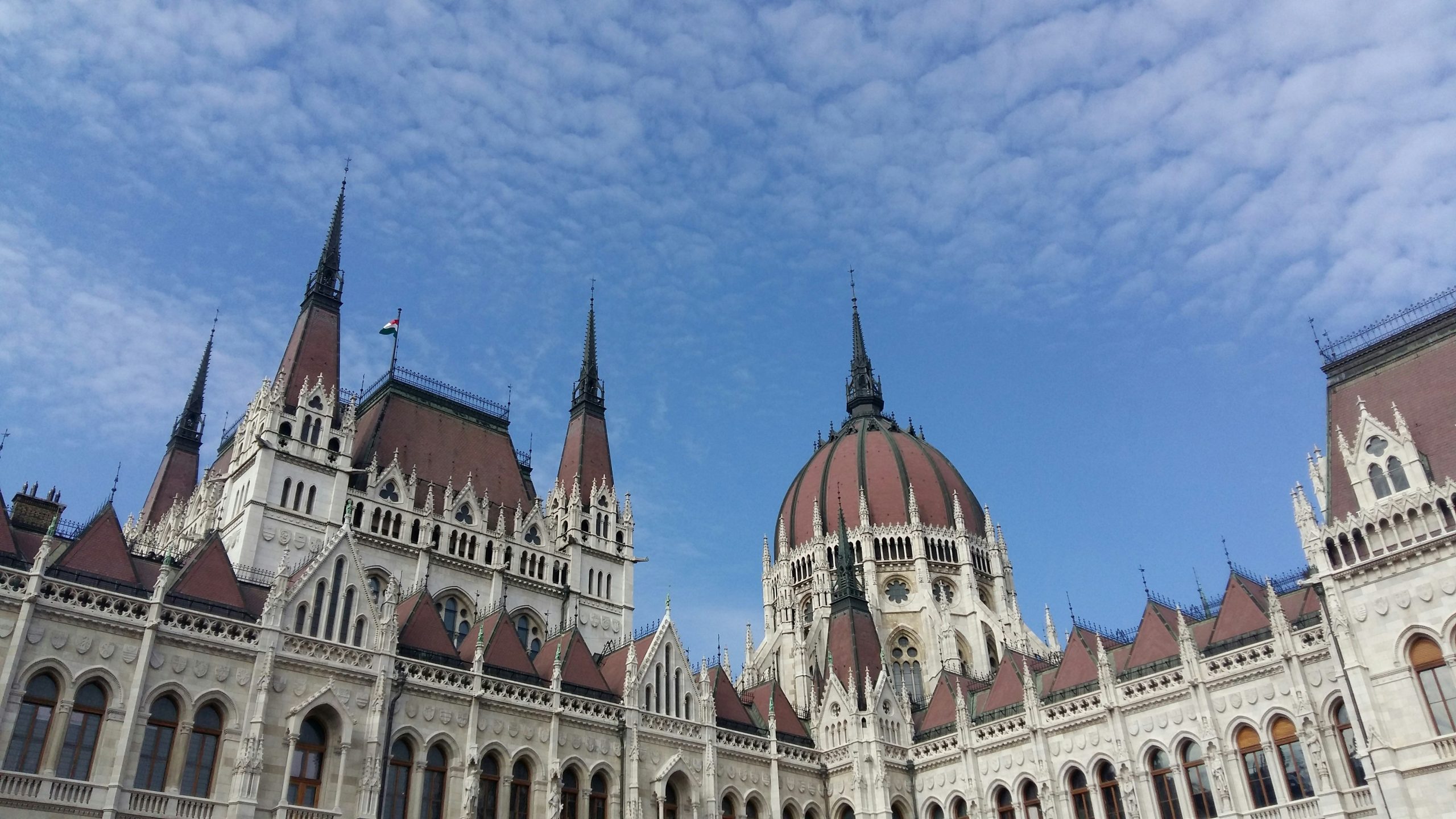 Hungaria ndryshon Kushtetutën, goditje e re për komunitetin LGBT+ dhe shtetasit me nënshtetësi të dyfishtë