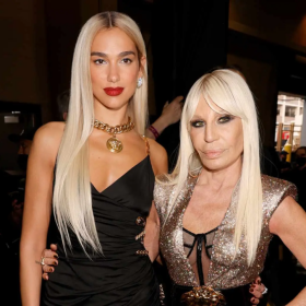 Dua Lipa reagon pas largimit të Donatella Versace nga shtëpia e modës