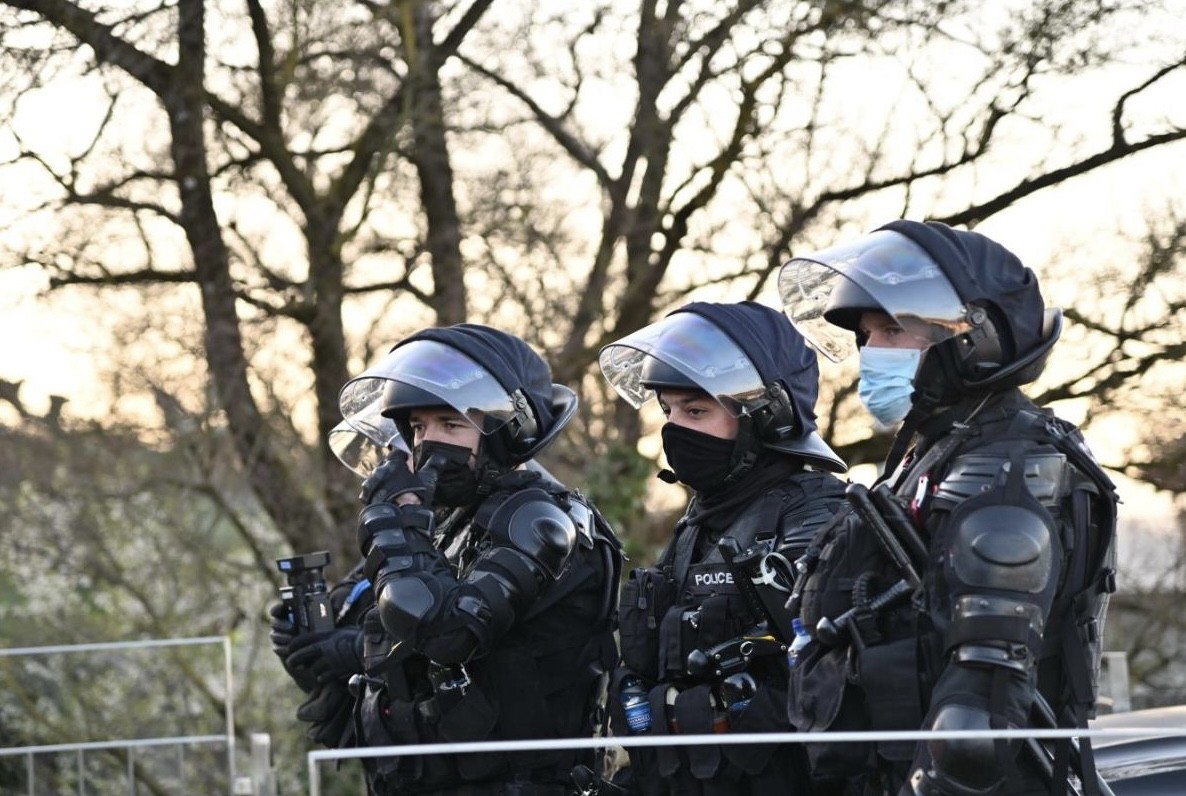 Kantoni i Vaud mobilizon 2,200 persona për sigurinë gjatë samitit G7 në Evian
