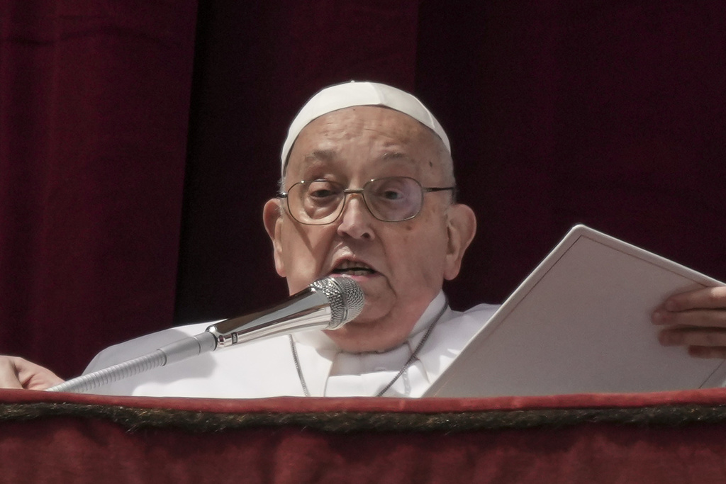 Politikanët zviceranë i bënë homazhe Papa Françeskut