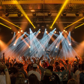 Dua Lipa dhuron spektakël në Zelandën e Re