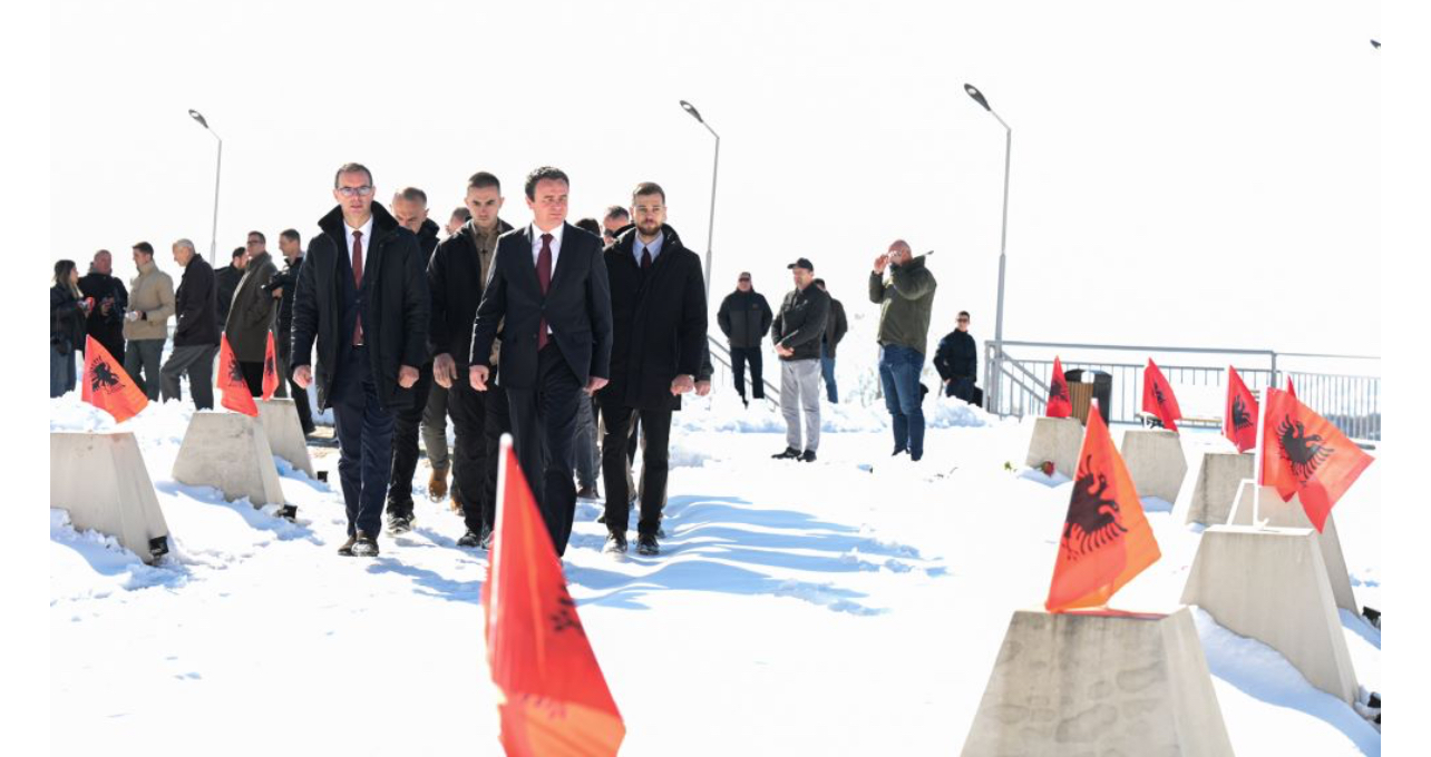 Kurti bën homazhe në Kompleksin Memorial “Dëshmorët e Koshares”.