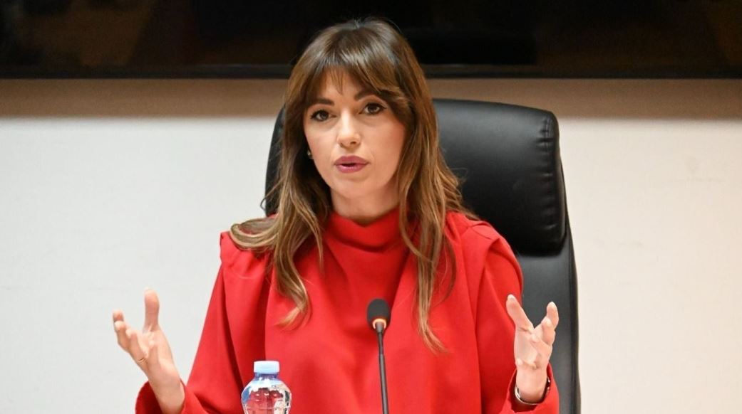 Dështon zgjedhja e Albulena Haxhiut Kryetare e Kuvendit