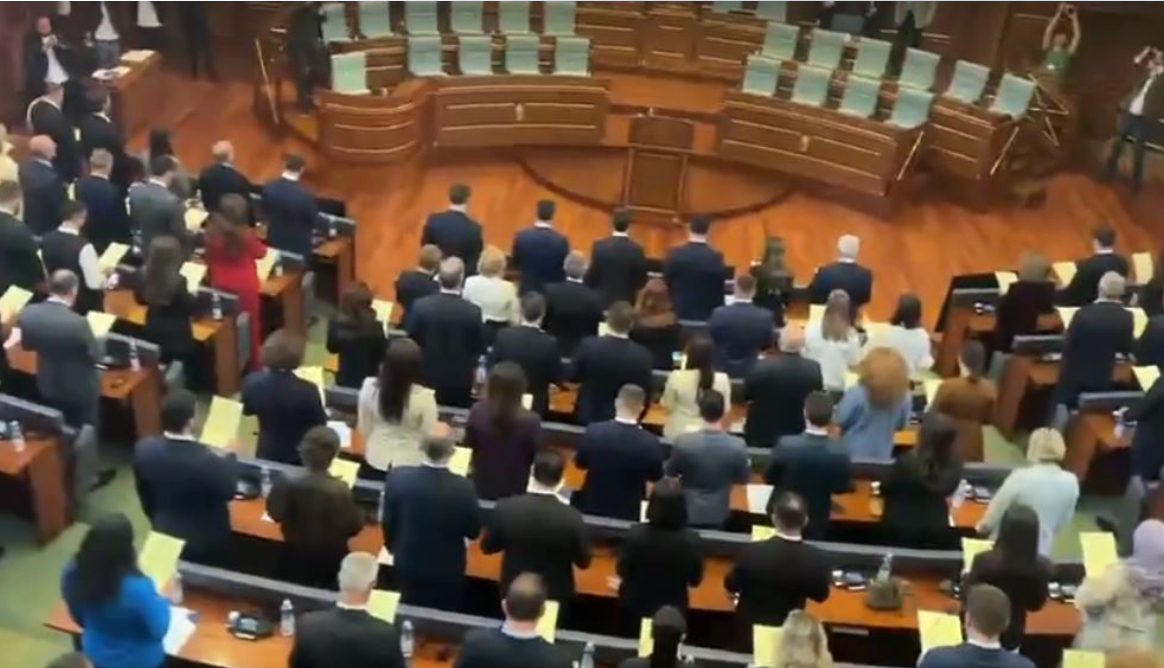 Dështimi i seancës në Kuvend: Palët akuzojnë njëra-tjetrën për bllokadën
