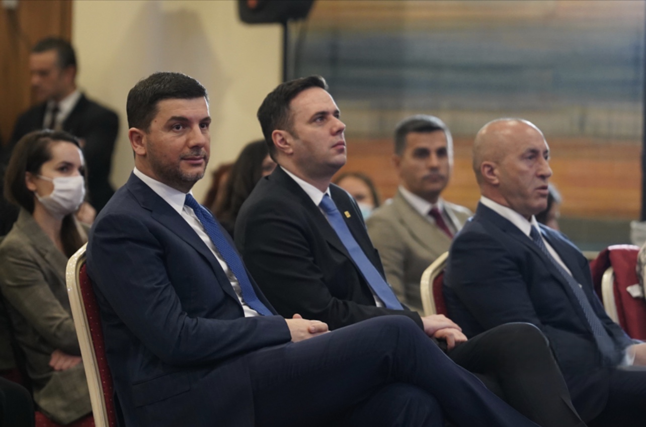 Abdixhiku, Krasniqi e Haradinaj: LVV ka vendosur ta mbajë peng shtetin
