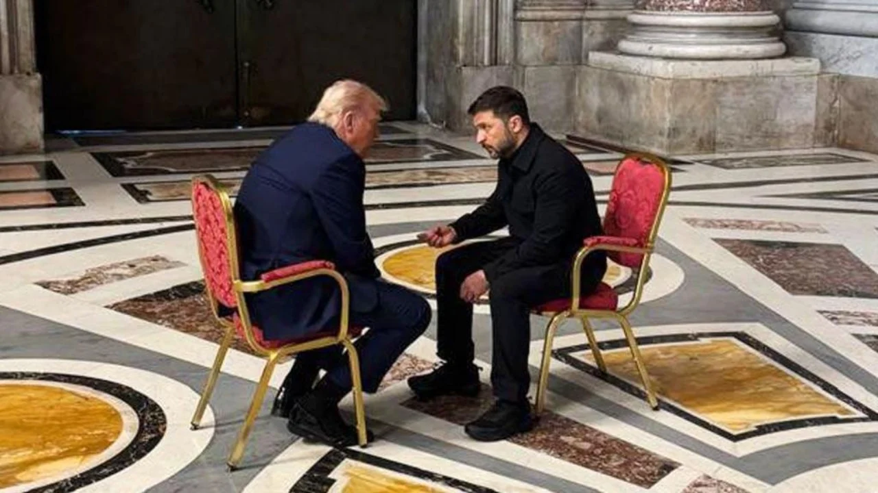 Trump me Zelenskyn në Vatikan negociojnë pa “tavolinë” del fotografia nga “takimi produktiv”