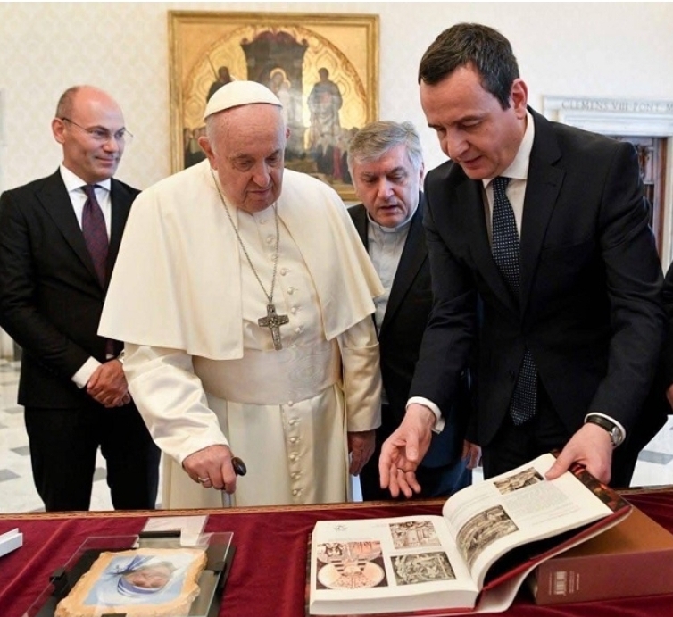 Kurti kujton Papa Françeskun: Ishte zë i guximshëm për paqen dhe drejtësinë ndërkombëtare