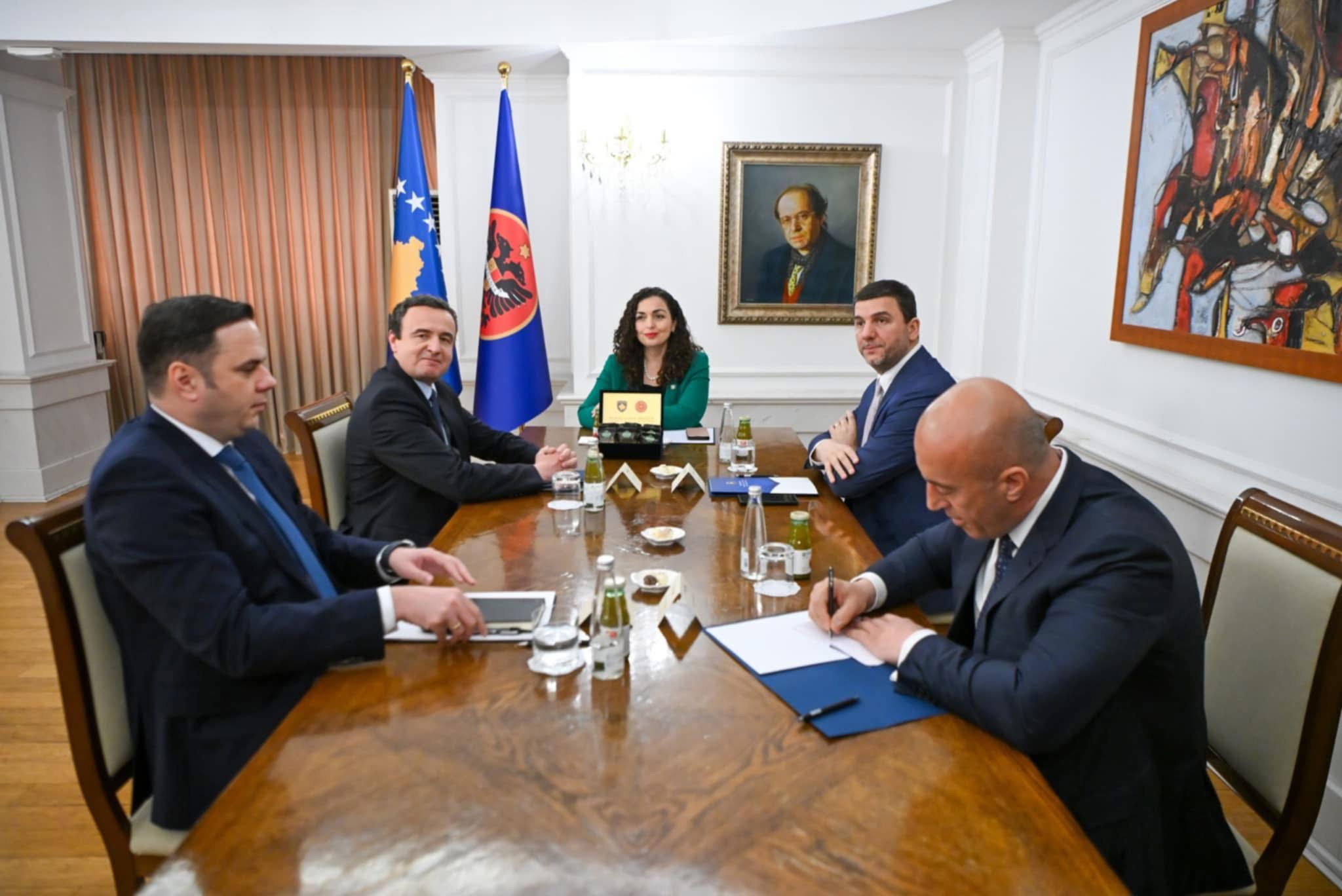 Përfundon pa zgjidhje takimi i presidentes Osmani me liderët e partive