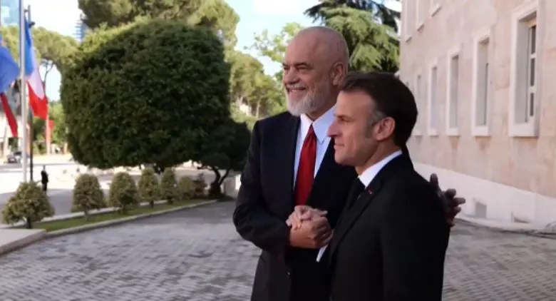 Rama dhe Macron nëshkruajnë memorandum për projektin e turizmit në Korçë