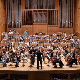 Orkestra e Filharmonisë së Kosovës sonte do të performojë në Sofje