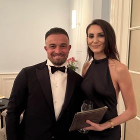 Shqipe Sylejmani bashkë me Xherdan Shaqirin pritën presidentën Osmani