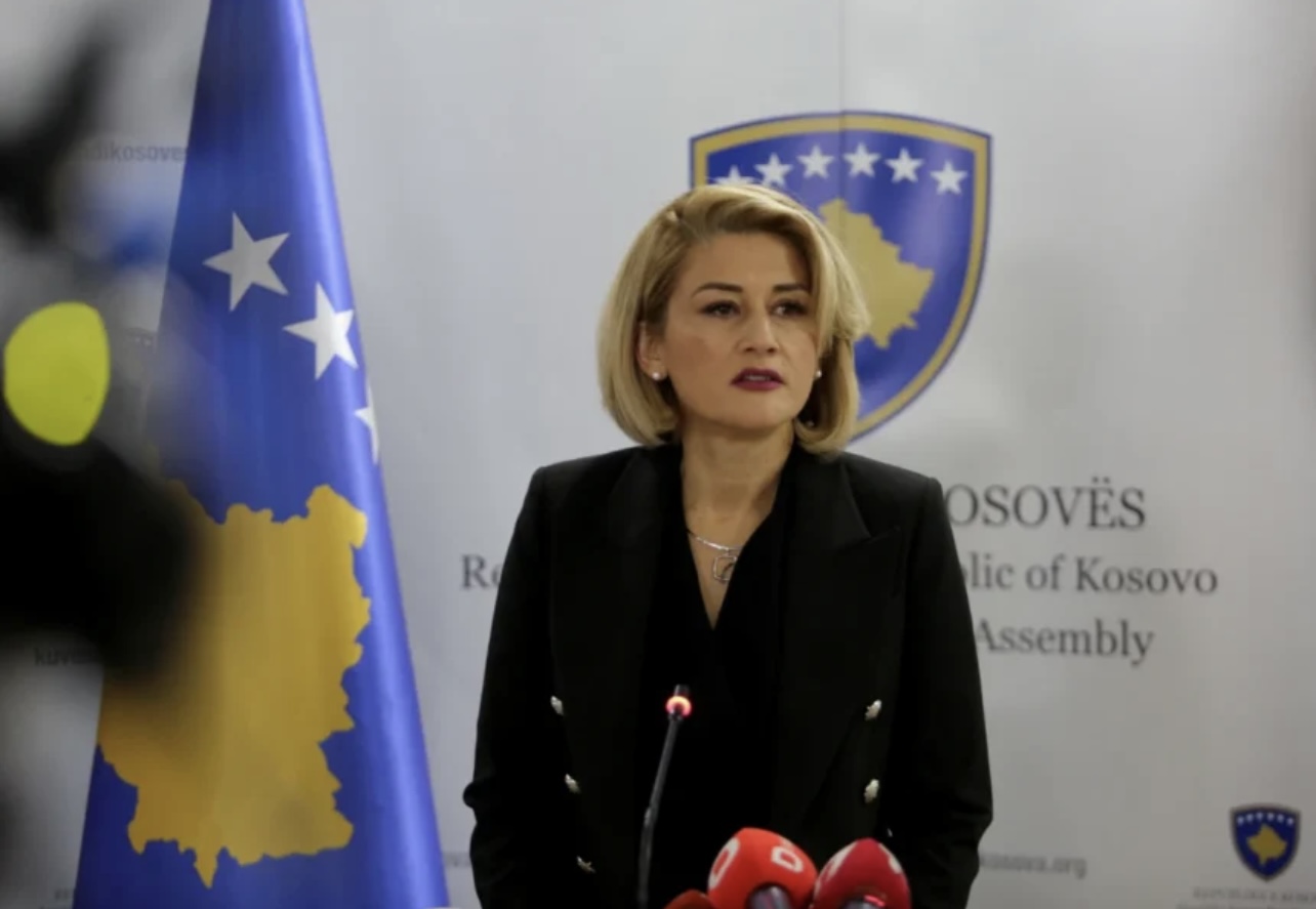 “Kurti pranoi ftesën e presidentes Osmani”
