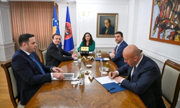 Presidentja Osmani sot takohet me partitë për caktimin e datës së zgjedhjeve