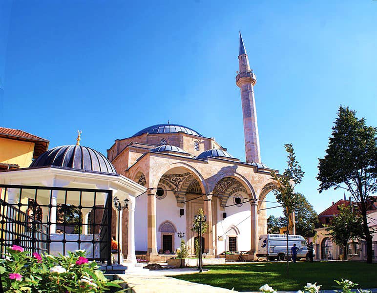 Besimtarët myslimanë festojnë sot Kurban Bajramin