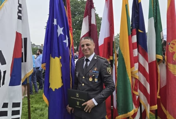Gëzim Sada, oficeri nga Kosova diplomon në SHBA