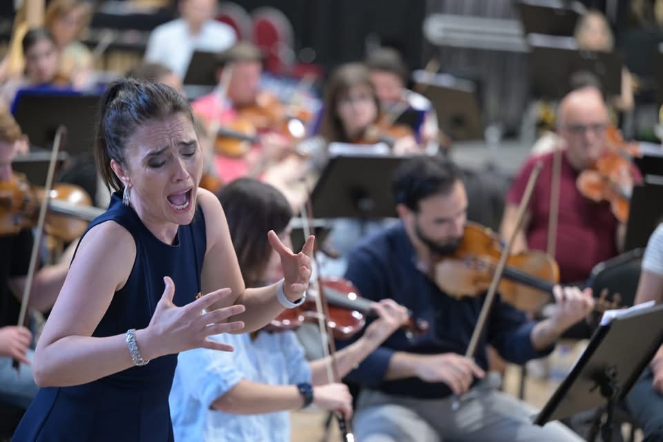 Ermonela Jahon mban koncert për 26 vjetorin e Çlirimit të Kosovës